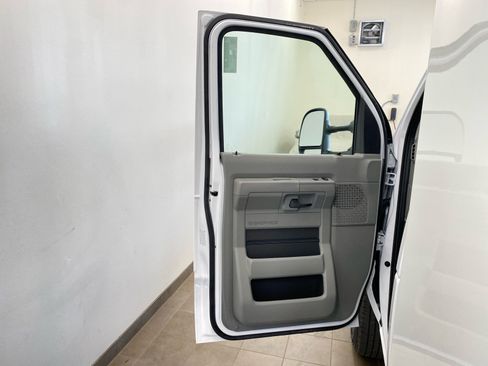 New 2027 Ford E-350 and Econoline 350 Super Duty w/ Power Equipment Group RWD image 10