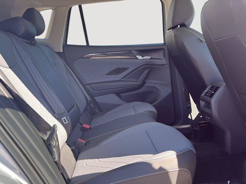 Certified 2025 Volkswagen Tiguan SE w/ Panoramic Sunroof Package AWD/4WD image 12
