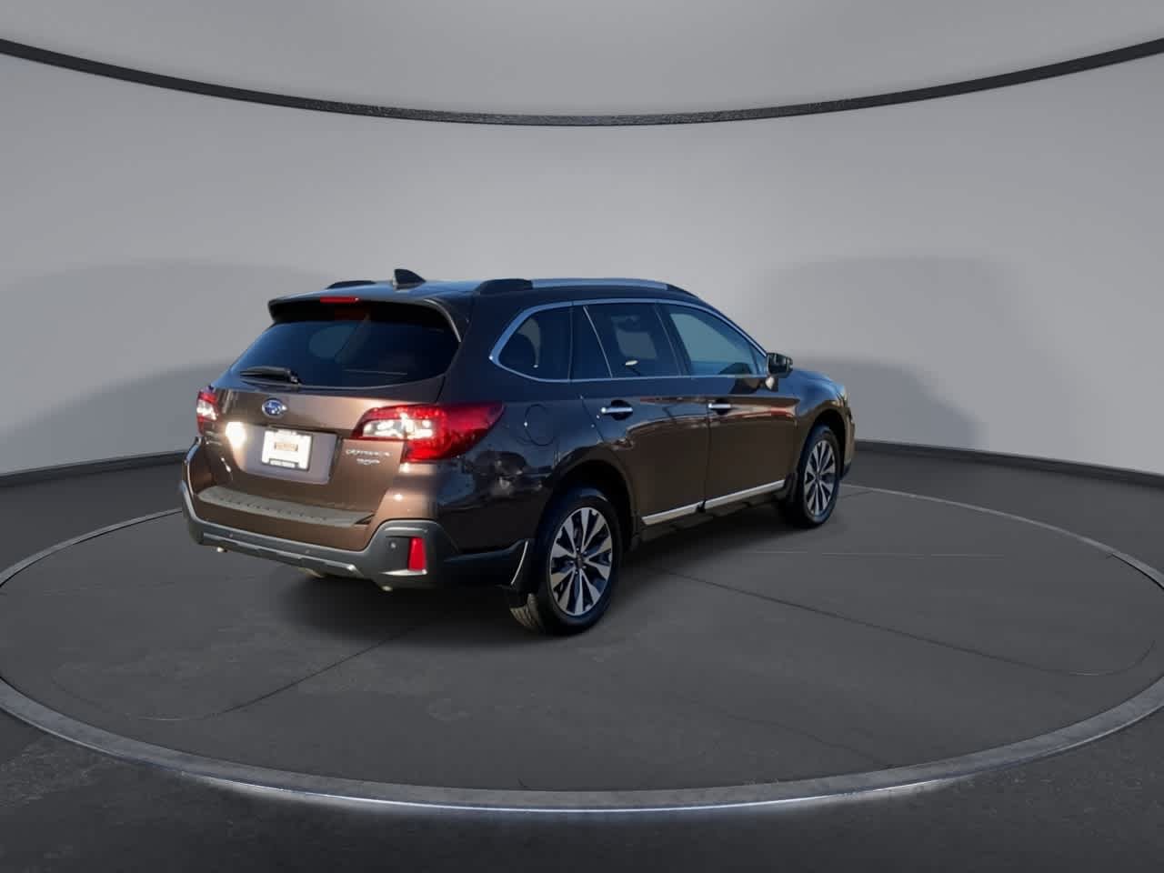 Used 2019 Subaru Outback 3.6R Touring w/ Popular Package #3A AWD/4WD image 9