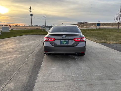 Used 2020 Toyota Camry SE image 4