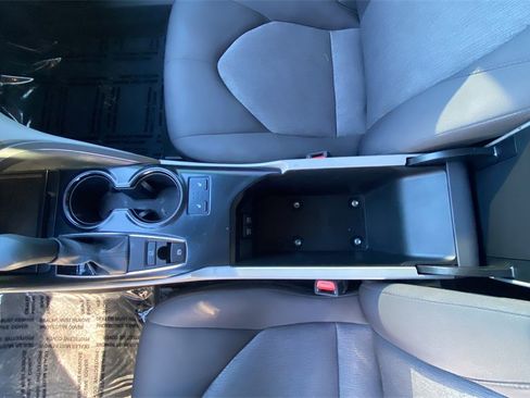 Used 2020 Toyota Camry LE image 27