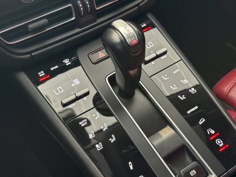 Certified 2023 Porsche Macan Turbo AWD/4WD image 23