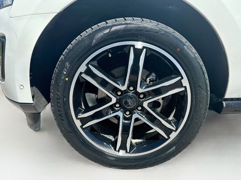 Used 2020 Ford Expedition Limited w/ Equipment Group 303A AWD/4WD image 11