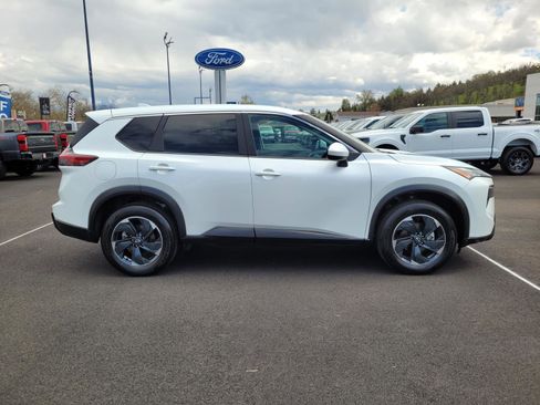 Used 2025 Nissan Rogue SV AWD/4WD image 4