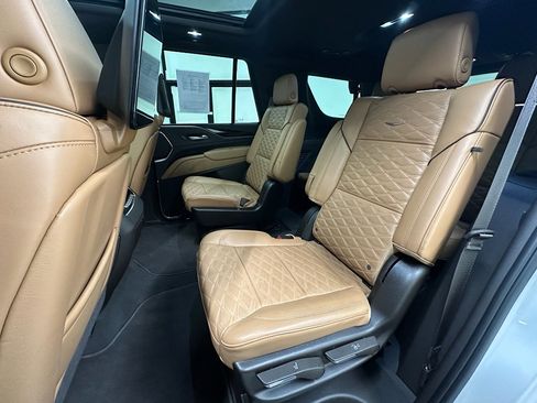Used 2023 Cadillac Escalade Premium Luxury image 26
