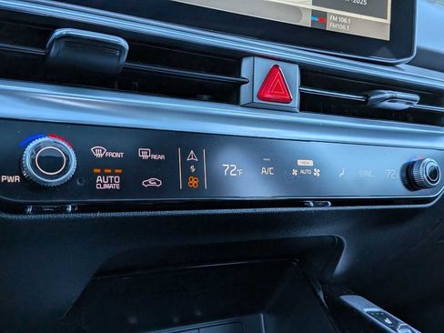 Used 2025 Kia Sorento SX Prestige image 32