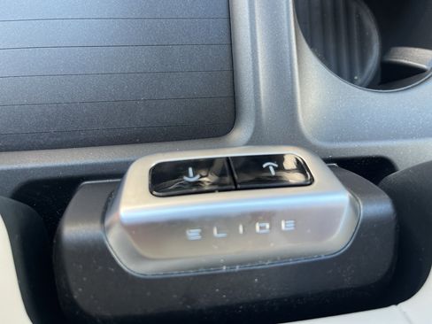 Used 2025 Ford Expedition Active AWD/4WD image 26