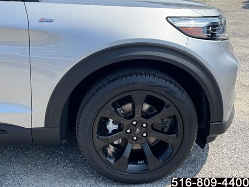 Used 2023 Ford Explorer ST-Line w/ Class IV Trailer Tow Package AWD/4WD image 9