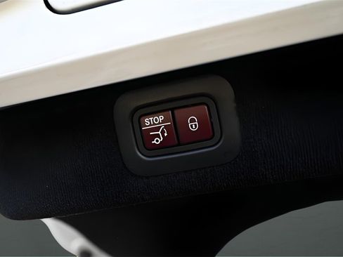 Used 2021 Aston Martin DBX image 43