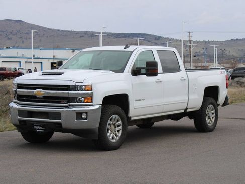 Used 2019 Chevrolet Silverado 2500 LT AWD/4WD image 8
