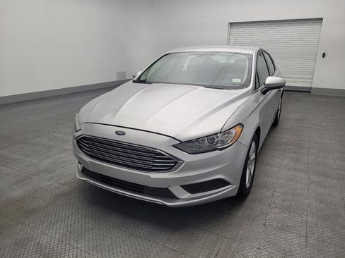 Used 2018 Ford Fusion SE w/ Fusion SE Technology Package FWD image 15