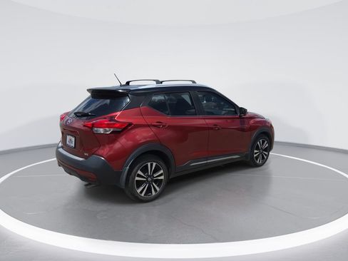 Used 2018 Nissan Kicks SR w/ Interior Electronics Package FWD image 8
