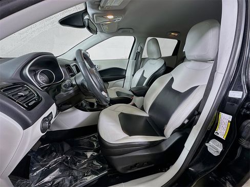 Used 2018 Jeep Compass Limited image 15