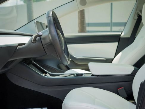 Used 2020 Tesla Model 3 Standard Range RWD image 7