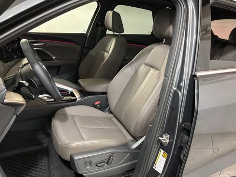 Certified 2025 Audi Q5 Premium w/ Convenience Package image 7