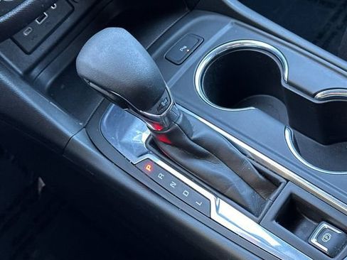 Used 2023 Chevrolet Equinox LT image 24