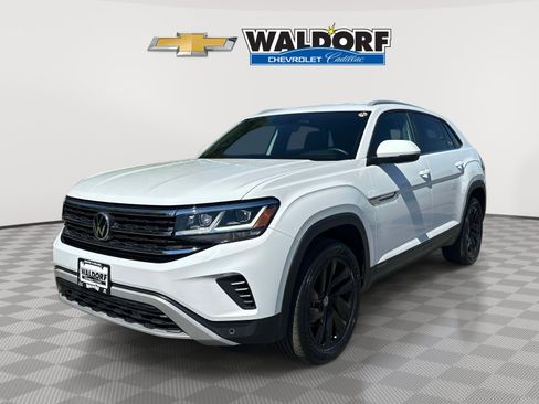 Used 2022 Volkswagen Atlas Cross Sport SE w/ Black Wheel Package image 3