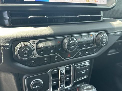 New 2026 Jeep Wrangler Unlimited Rubicon AWD/4WD image 26