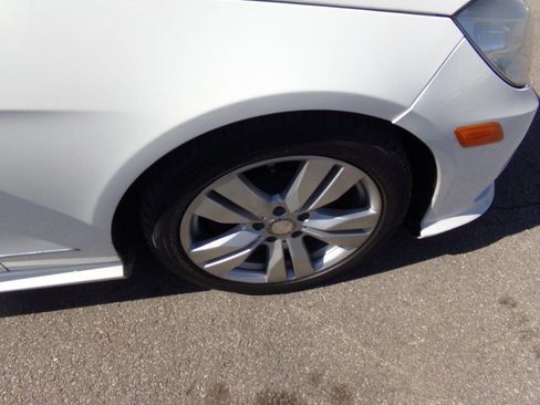 Used 2013 Mercedes-Benz E 350 BlueTEC Sedan image 38
