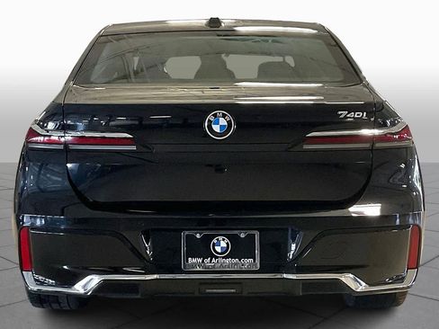 Used 2025 BMW 740i image 4