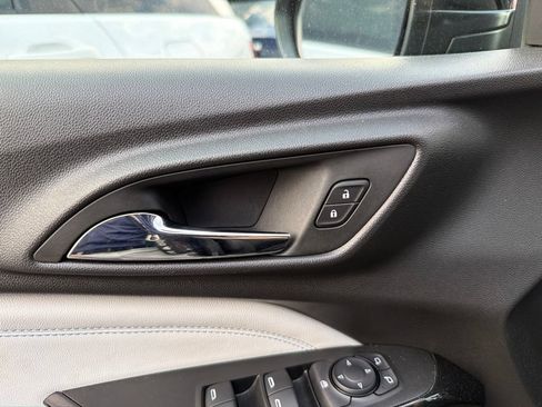 Used 2024 Chevrolet Trax LT FWD image 12
