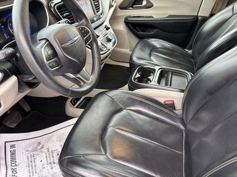Used 2020 Chrysler Voyager Lxi image 11