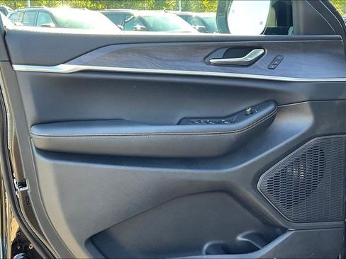 New 2025 Jeep Grand Cherokee L Limited w/ Black Appearance Package image 19