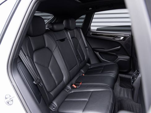 Certified 2026 Porsche Macan Base image 29