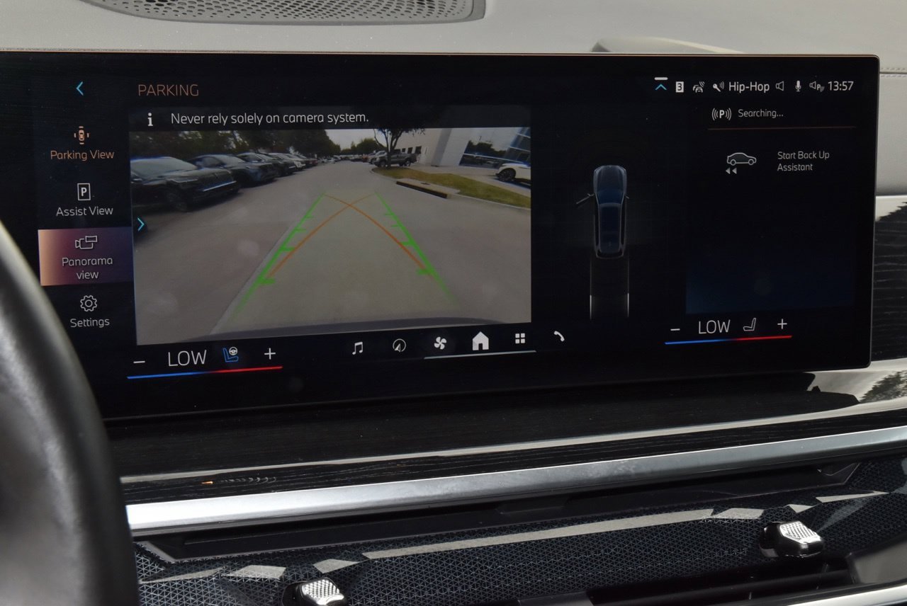 Used 2024 BMW X7 xDrive40i w/ M Sport Package AWD/4WD image 29