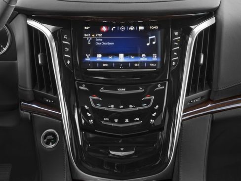 Used 2017 Cadillac Escalade Luxury AWD/4WD image 13