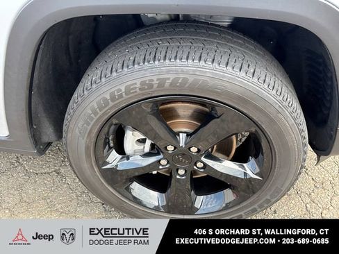 Used 2023 Jeep Grand Cherokee L Laredo AWD/4WD image 7
