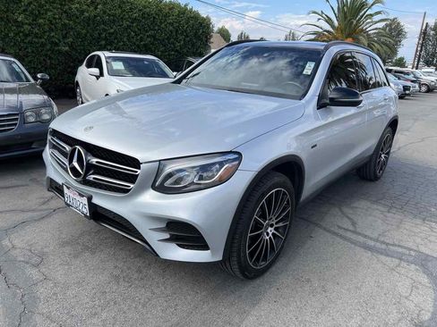 Used 2019 Mercedes-Benz GLC 350e 4MATIC image 2