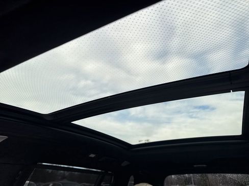 Used 2024 BMW X7 M60i w/ Executive Package image 19