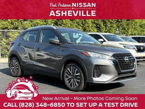 Certified 2022 Nissan Kicks SV FWD image 1