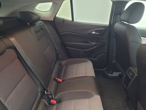 Used 2025 Chevrolet Trax LT FWD image 19