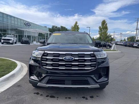 Used 2025 Ford Explorer Active AWD/4WD image 23