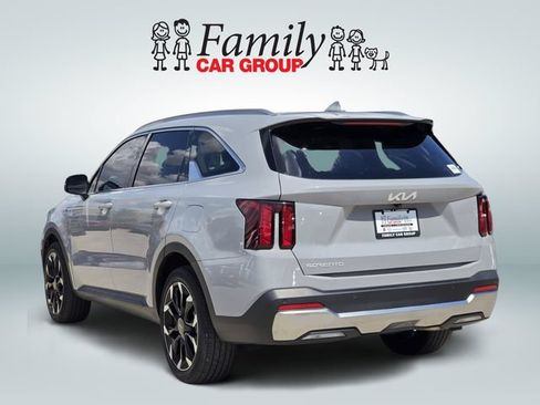 Used 2025 Kia Sorento EX w/ Panoramic Sunroof Package FWD image 3