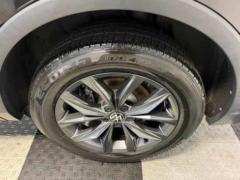 Used 2022 Volkswagen Tiguan SE FWD image 14