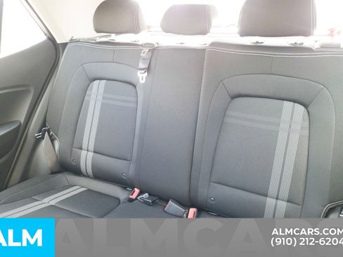 Used 2025 Hyundai Venue SEL FWD image 17