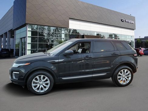 Used 2017 Land Rover Range Rover Evoque SE image 3