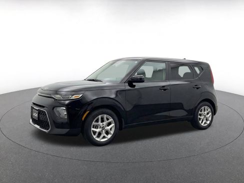 Used 2025 Kia Soul LX w/ LX Technology Package FWD image 3