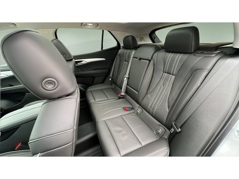 Certified 2025 Buick Envision Avenir AWD/4WD image 28