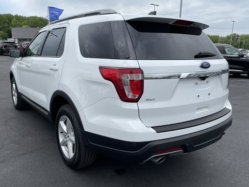 Certified 2018 Ford Explorer XLT FWD image 3