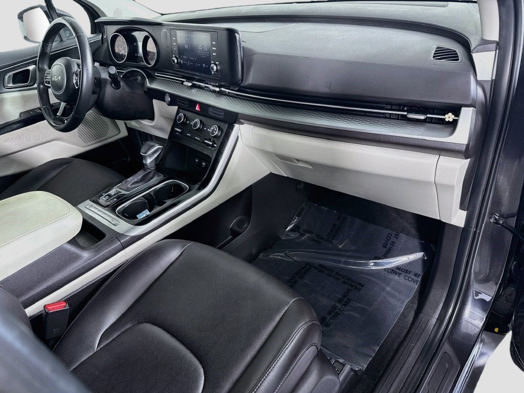 Used 2024 Kia Carnival LX FWD image 27