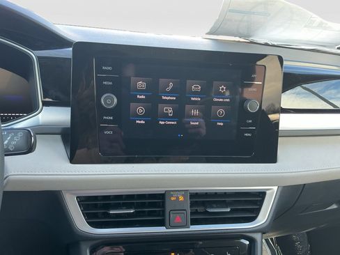 New 2026 Volkswagen Taos SE image 17