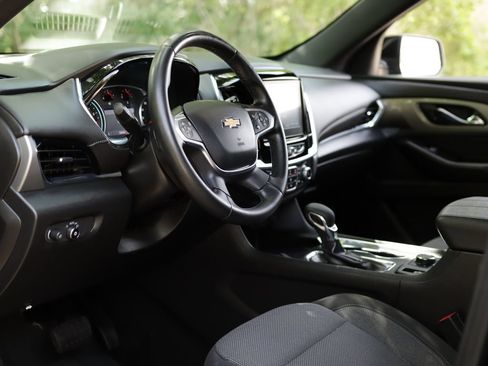Used 2023 Chevrolet Traverse LT AWD/4WD image 9