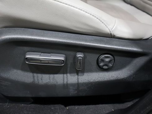 Used 2019 Honda CR-V Touring image 12