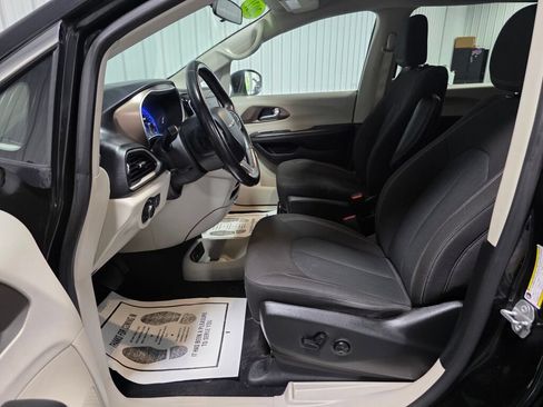Used 2021 Chrysler Voyager LX w/ Cold Weather Group FWD image 9