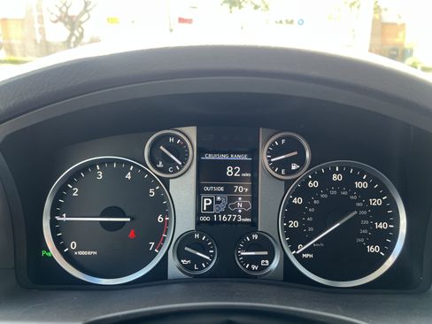 Used 2013 Lexus LX 570 4WD w/ Luxury Pkg image 18