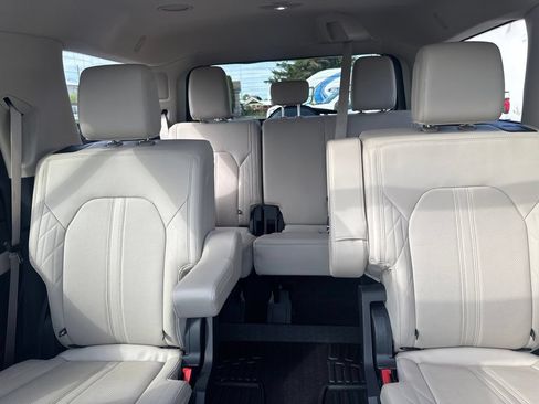 Used 2023 Ford Expedition Platinum AWD/4WD image 31